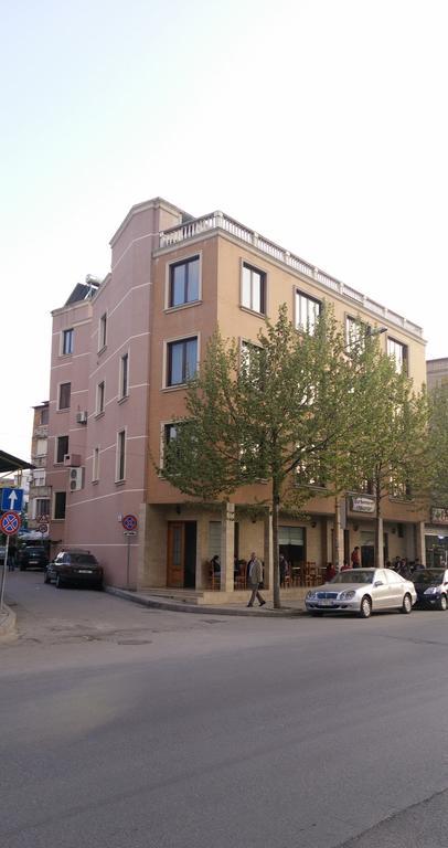 Hotel Lotus Тирана Екстериор снимка